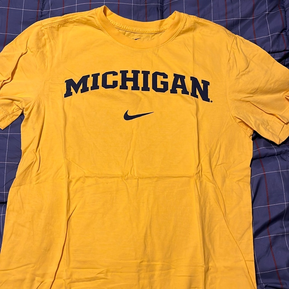 Michigan T Shirt
Size S
Yellow